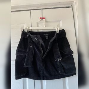 🧡5/$15 Forever21 black cord skirt
